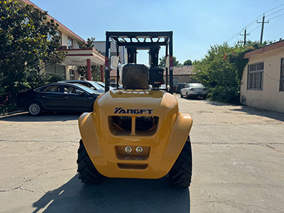 4-Wheel Drive Rough Terrain Forklift 3-4 Tonne